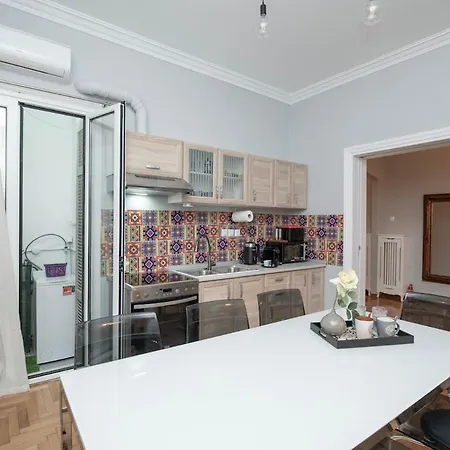 Athenshomes New For Explorers 5 Br Apartment Athens