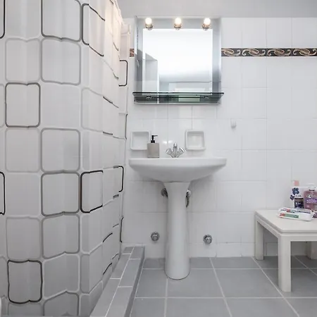 Athenshomes New For Explorers 5 Br *