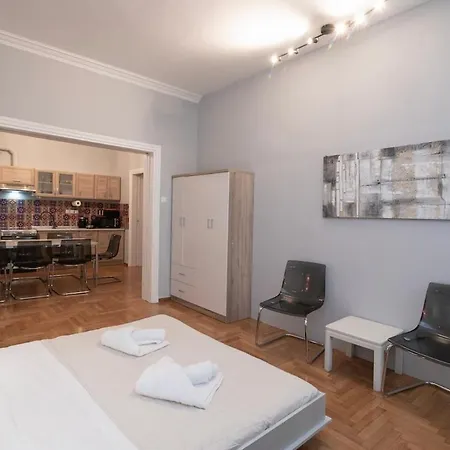 Athenshomes New For Explorers 5 Br * Athens