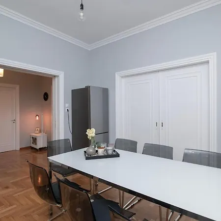 Athenshomes New For Explorers 5 Br Apartment *